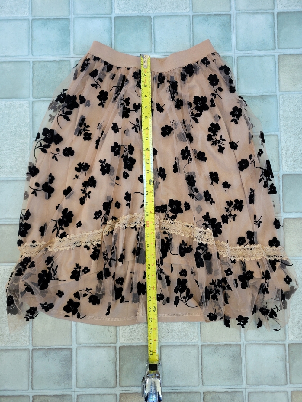 Kate Kasin Floral Tulle Midi Skirt in Beige with Black Appliqué Size Small - Picture 4 of 9